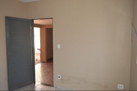 Casa para alugar com 120m², 2 quartos e 2 vagasSala