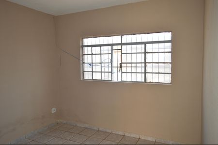 Casa para alugar com 120m², 2 quartos e 2 vagasSala