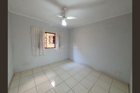 Casa à venda com 239m², 4 quartos e 2 vagas