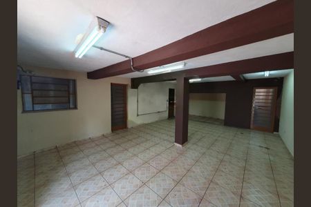 Casa à venda com 239m², 4 quartos e 2 vagas