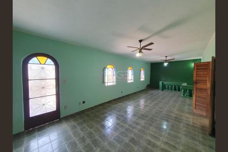 Casa à venda com 239m², 4 quartos e 2 vagas