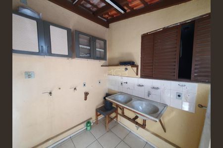Casa à venda com 239m², 4 quartos e 2 vagas