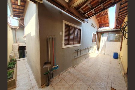 Casa à venda com 239m², 4 quartos e 2 vagas