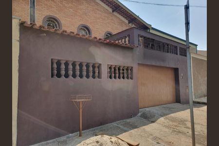 Casa à venda com 239m², 4 quartos e 2 vagas