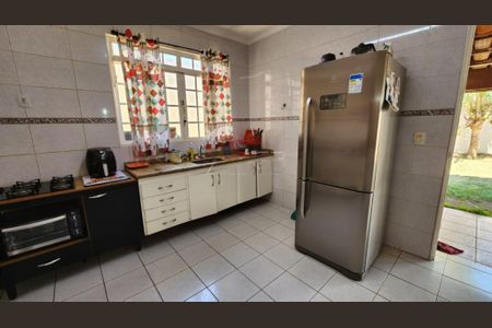 Casa à venda com 227m², 3 quartos e 2 vagas