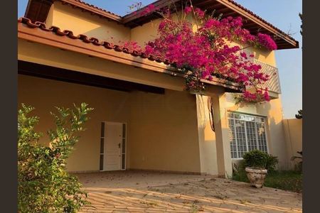 Casa à venda com 227m², 3 quartos e 2 vagas