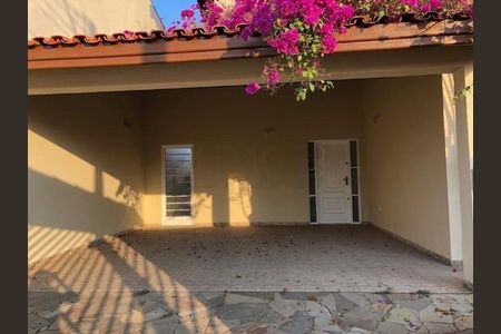 Casa à venda com 227m², 3 quartos e 2 vagas