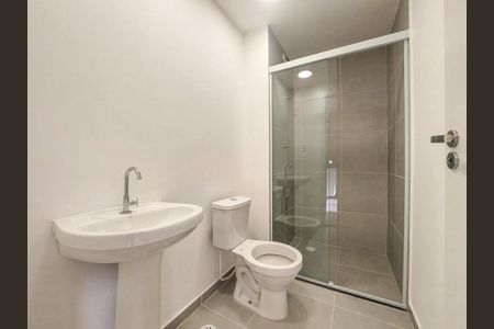 Banheiro social de apartamento para alugar com 2 quartos, 38m² em Jardim São Luís, São Paulo