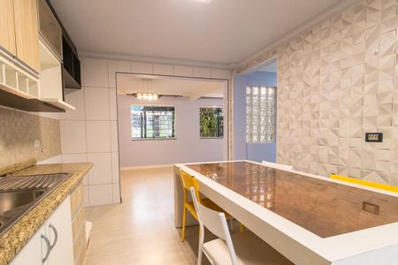Casa à venda com 217m², 4 quartos e 3 vagasCozinha - Armários