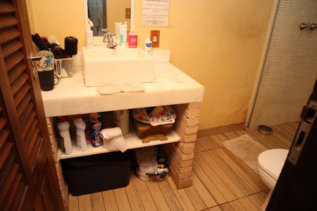 Casa à venda com 500m², 3 quartos e 2 vagasBanheiro da Suíte