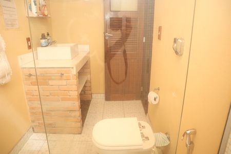Casa à venda com 500m², 3 quartos e 2 vagasBanheiro social