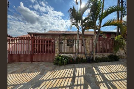Casa à venda com 167m², 3 quartos e 4 vagas