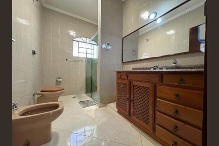 Casa à venda com 167m², 3 quartos e 4 vagas