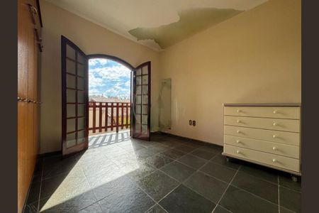 Casa à venda com 167m², 3 quartos e 4 vagas