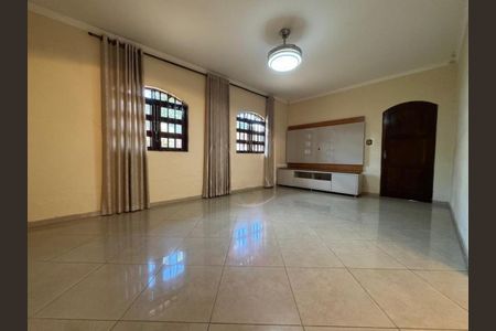 Casa à venda com 167m², 3 quartos e 4 vagas