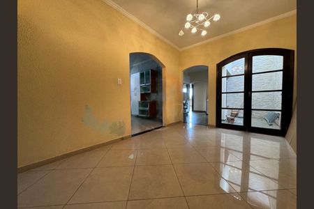Casa à venda com 167m², 3 quartos e 4 vagas