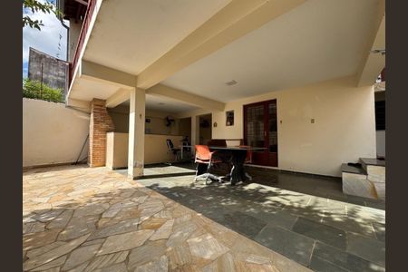 Casa à venda com 167m², 3 quartos e 4 vagas