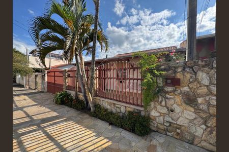 Casa à venda com 167m², 3 quartos e 4 vagas