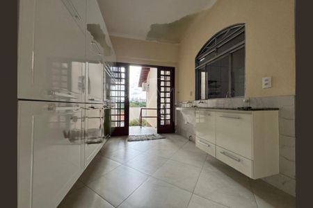 Casa à venda com 167m², 3 quartos e 4 vagas
