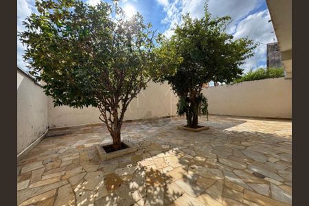 Casa à venda com 167m², 3 quartos e 4 vagas