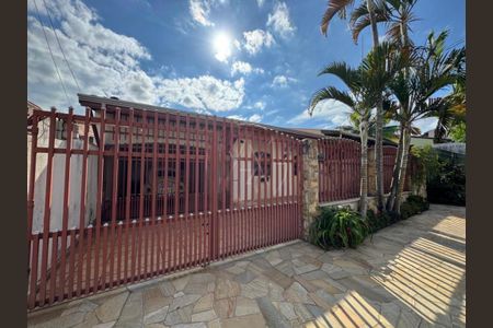 Casa à venda com 167m², 3 quartos e 4 vagas