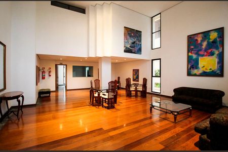 Apartamento à venda com 240m², 3 quartos e 4 vagas Apartamento à venda com 240m², 3 quartos e 4 vagasÁrea comum - Salão de festas