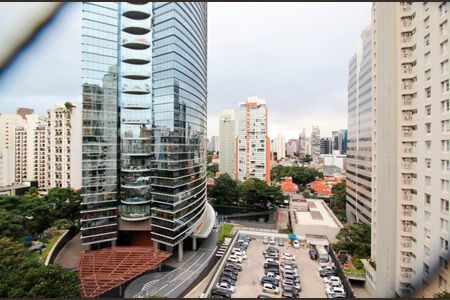 Apartamento à venda com 240m², 3 quartos e 4 vagas Apartamento à venda com 240m², 3 quartos e 4 vagasVista