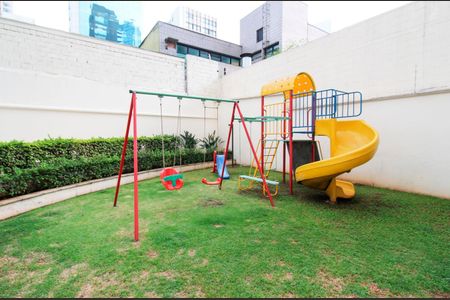 Apartamento à venda com 240m², 3 quartos e 4 vagas Apartamento à venda com 240m², 3 quartos e 4 vagasÁrea comum - Playground
