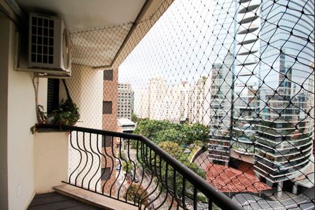 Apartamento à venda com 240m², 3 quartos e 4 vagas Apartamento à venda com 240m², 3 quartos e 4 vagasVaranda da Suíte 1