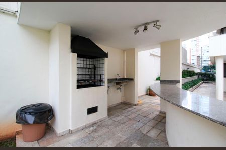Apartamento à venda com 240m², 3 quartos e 4 vagas Apartamento à venda com 240m², 3 quartos e 4 vagasÁrea comum - Churrasqueira