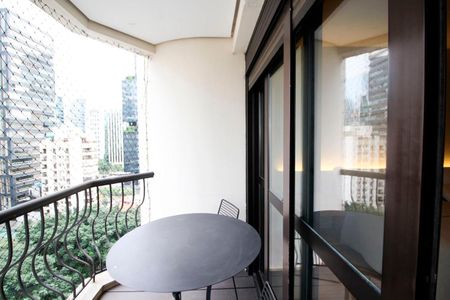 Apartamento à venda com 240m², 3 quartos e 4 vagas Apartamento à venda com 240m², 3 quartos e 4 vagasVaranda da Suíte 1