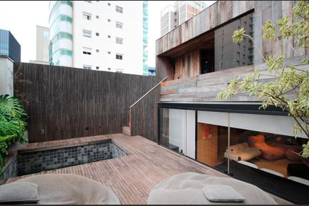 Apartamento à venda com 240m², 3 quartos e 4 vagas Apartamento à venda com 240m², 3 quartos e 4 vagasPiscina Privativa