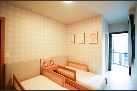 Apartamento à venda com 240m², 3 quartos e 4 vagas Apartamento à venda com 240m², 3 quartos e 4 vagasSuíte 2
