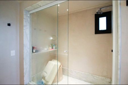 Apartamento à venda com 240m², 3 quartos e 4 vagas Apartamento à venda com 240m², 3 quartos e 4 vagasBanheiro da Suíte 1