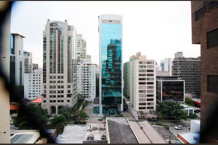 Apartamento à venda com 240m², 3 quartos e 4 vagas Apartamento à venda com 240m², 3 quartos e 4 vagasVista