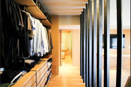 Apartamento à venda com 240m², 3 quartos e 4 vagas Apartamento à venda com 240m², 3 quartos e 4 vagasCloset da suíte 1