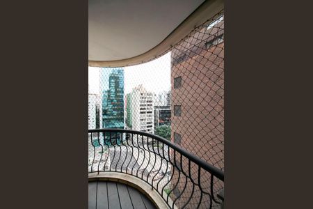 Apartamento à venda com 240m², 3 quartos e 4 vagas Apartamento à venda com 240m², 3 quartos e 4 vagasVaranda da Suíte 2