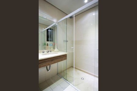 Apartamento à venda com 240m², 3 quartos e 4 vagas Apartamento à venda com 240m², 3 quartos e 4 vagasBanheiro da Suíte 2