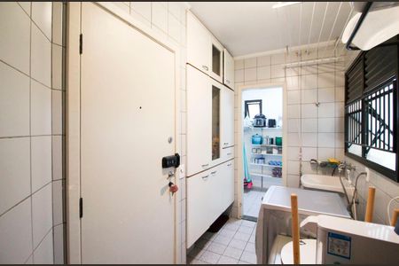 Apartamento à venda com 240m², 3 quartos e 4 vagas Apartamento à venda com 240m², 3 quartos e 4 vagasÁrea de Serviço
