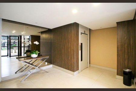 Apartamento à venda com 240m², 3 quartos e 4 vagas Apartamento à venda com 240m², 3 quartos e 4 vagasHall