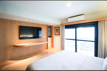 Apartamento à venda com 240m², 3 quartos e 4 vagas Apartamento à venda com 240m², 3 quartos e 4 vagasSuíte 1