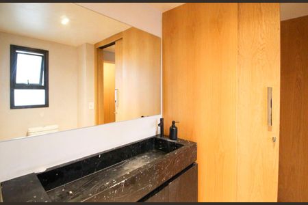 Apartamento à venda com 240m², 3 quartos e 4 vagas Apartamento à venda com 240m², 3 quartos e 4 vagasBanheiro da Suíte 3