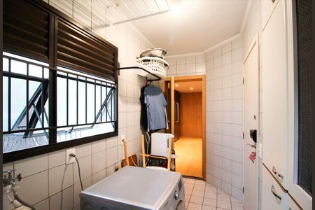Apartamento à venda com 240m², 3 quartos e 4 vagas Apartamento à venda com 240m², 3 quartos e 4 vagasÁrea de Serviço