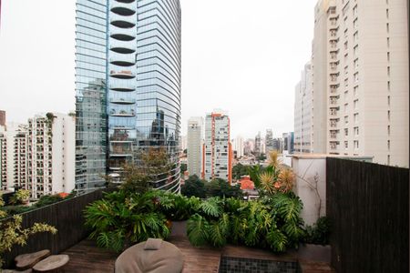 Apartamento à venda com 240m², 3 quartos e 4 vagas Apartamento à venda com 240m², 3 quartos e 4 vagasVista