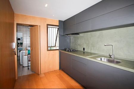 Apartamento à venda com 240m², 3 quartos e 4 vagas Apartamento à venda com 240m², 3 quartos e 4 vagasCozinha