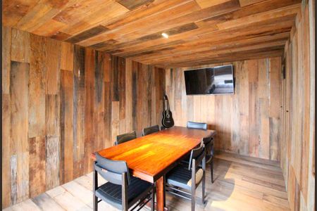 Apartamento à venda com 240m², 3 quartos e 4 vagas Apartamento à venda com 240m², 3 quartos e 4 vagasChurrasqueira Privativa