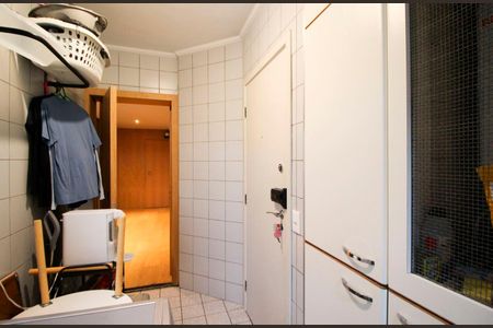 Apartamento à venda com 240m², 3 quartos e 4 vagas Apartamento à venda com 240m², 3 quartos e 4 vagasÁrea de Serviço