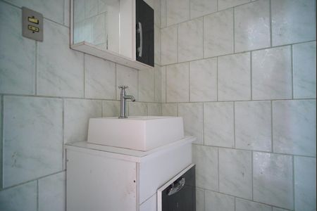 Banheiro Corredor de casa para alugar com 2 quartos, 36m² em Sarandi, Porto Alegre