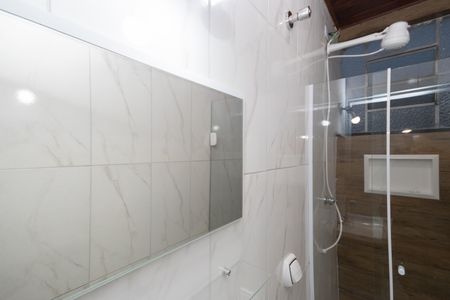 Banheiro de casa para alugar com 1 quarto, 24m² em Vila Pedra Branca, São Paulo