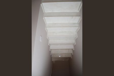 Casa de condomínio para alugar com 271m², 4 quartos e 3 vagasescada